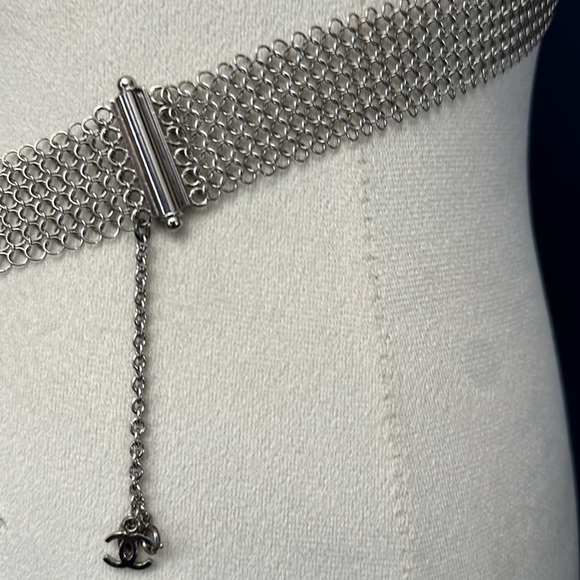 Chanel vintage “RARE” chain mail waist pouch. Spring 1999. - Picture 3 of 9